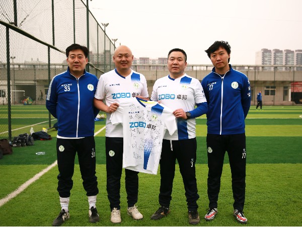 草莓污视频下载足球友谊赛