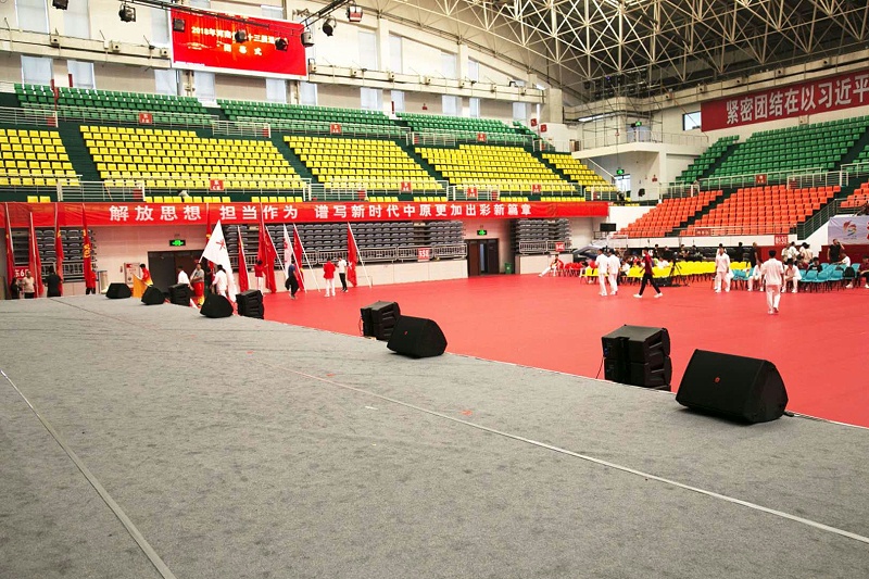 草莓污视频在线场演出的扩声系统设计