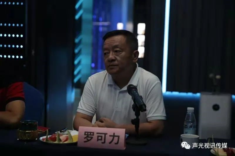 ZOBO董事长张新峰作为声光视讯行业联盟代表赴豫芒温暖灾区,传递爱心 ZOBO董事长张新峰作为声光视讯行业联盟代表赴豫芒温暖灾区,传递爱心