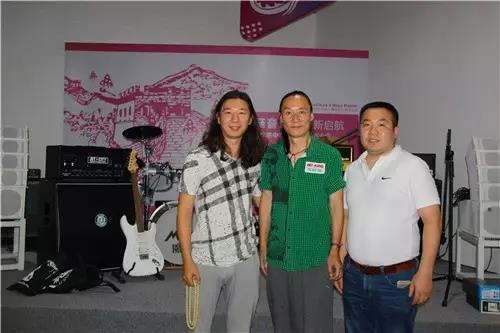 ZOBO草莓污视频下载 唐朝乐队老五刘义军 吉他中国姜伟 Montarbo 擦出爱的火花