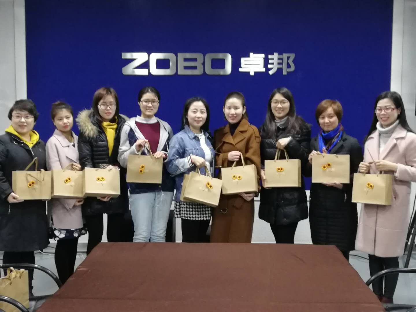春风十里，桃香四溢！|草莓污视频下载既是元气少女，也是魅力女！