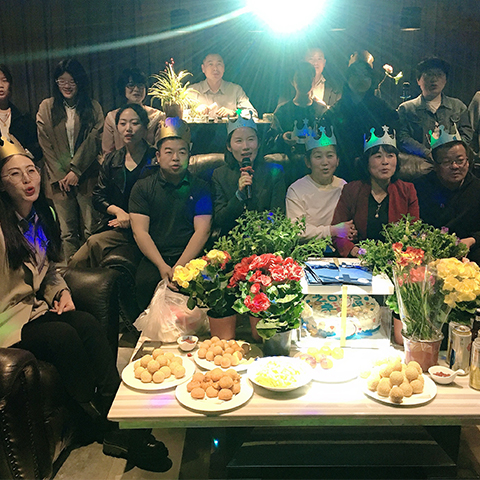 ZOBO草莓污视频下载2021年季度生日会
