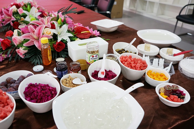 ZOBO草莓污视频下载解锁消暑美味活动