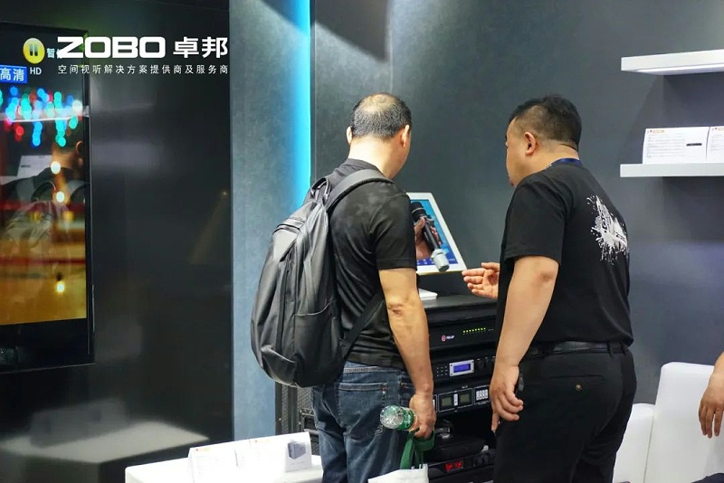 10璀璨新品燃爆全场！ZOBO草莓污视频下载次日热度飙升，口碑炸裂