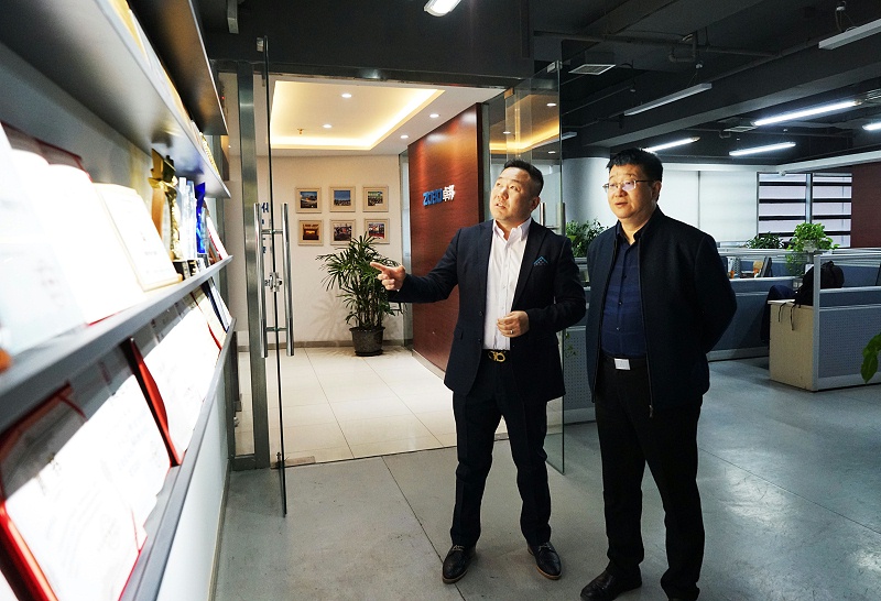 热烈欢迎中国演艺设备技术协会理事长等领导一行莅临ZOBO草莓污视频下载调研指导