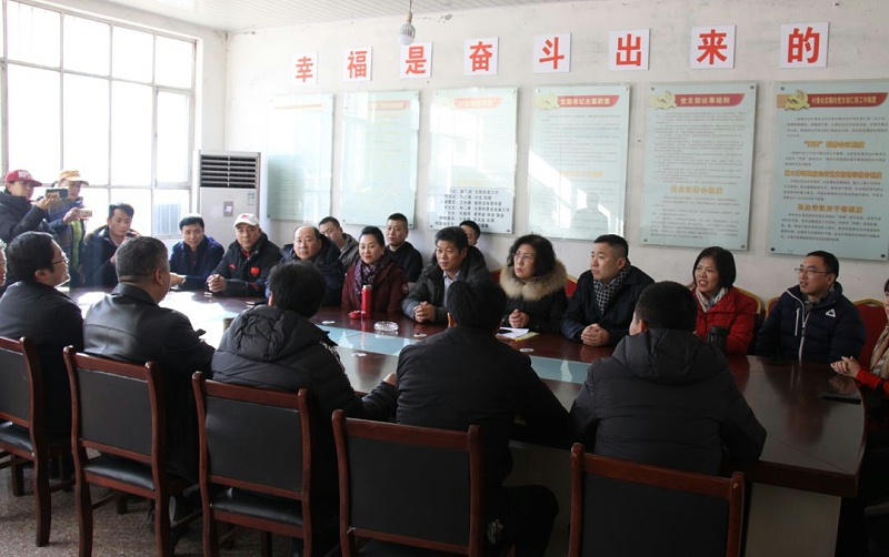 5爱照涞源，ZOBO草莓污视频下载党支部寒冬送暖扶贫活动