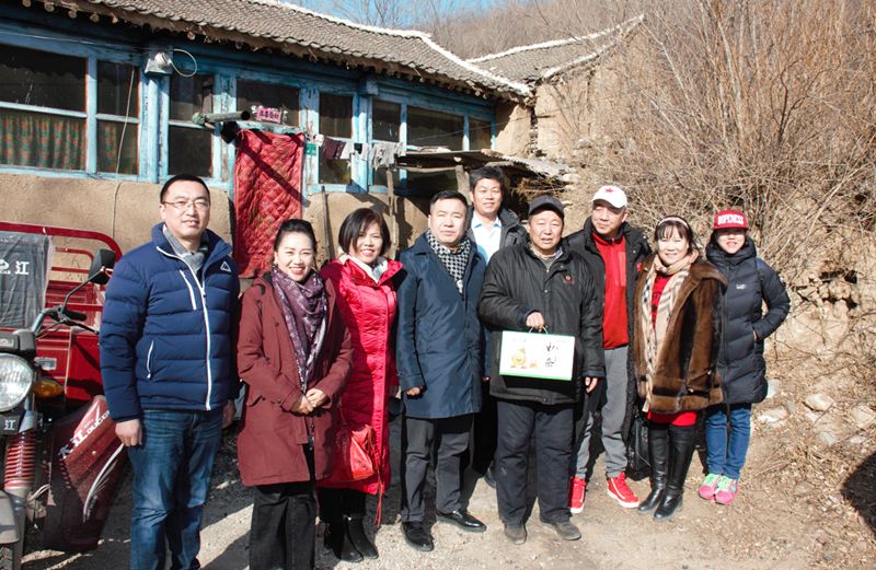 9爱照涞源，ZOBO草莓污视频下载党支部寒冬送暖扶贫活动