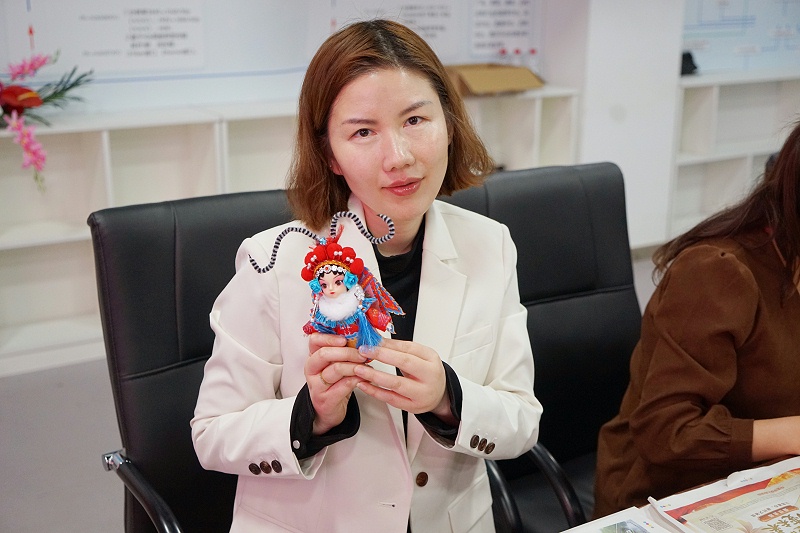ZOBO草莓污视频下载工会丨举办体验非遗之美-制作北京绢人的“女神节”活动 ZOBO草莓污视频下载工会丨举办体验非遗之美-制作北京绢人的“女神节”活动